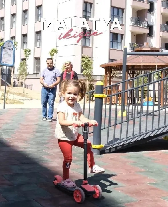 1785773550764.jpeg 6 Şubat depremlerinin ardından 11 ilde 455 bin 357 bağımsız bölüm teslim edildi: Malatya İkizce çiçek bahçesine döndü-2