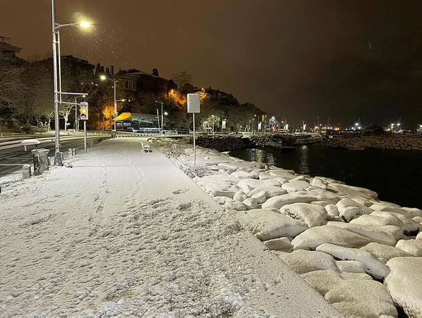 İstanbul'da yoğun kar! Meteoroloji saat verdi: Kar alarmı | Ali Yerlikaya duyurdu: Cumartesi akşamı etkisini artıracak-12