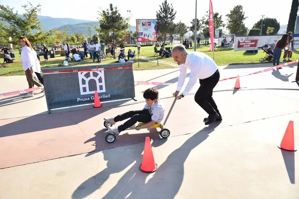 sokakta-oyun-bir-baska-guzel-bursa-buyuksehir-belediyesi-14-kez-duzenledi-1632725070616.jpg Sokakta oyun bir başka güzel! Bursa Büyükşehir Belediyesi 14. kez düzenledi-2