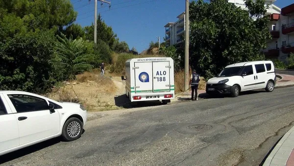 Antalya'da korkunç olay! 8 yaşındaki kardeşini bıçakla öldürdüğünü söyleyip, polise teslim oldu-1