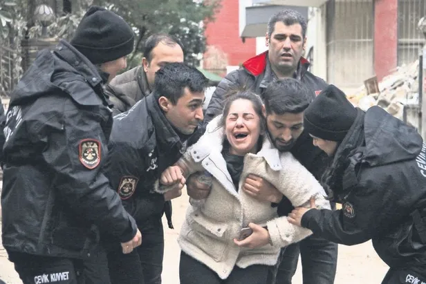 adana-kan-agliyor-turkiyeyi-sarsan-depremde-aci-gercek-bir-kez-daha-ortaya-cikti-1675726886443.jpeg Adana kan ağlıyor! Türkiye'yi sarsan depremde acı gerçek bir kez daha ortaya çıktı-3