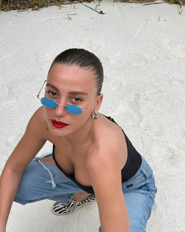 serenay-sarikaya-bir-gelecek-pir-gelecek-yeni-dizisi-duyuruldu-tum-rakiplerine-havlu-attiracak-1631537389772.jpg Serenay Sarıkaya bir gelecek pir gelecek! Yeni dizisi duyuruldu tüm rakiplerine havlu attıracak-9