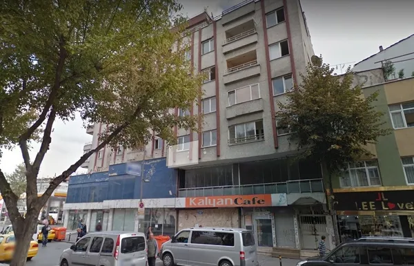 İstanbul Zeytinburnu'nda bina çöktü!-1