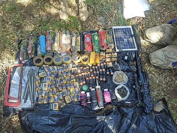 tuncelide-pkkya-operasyon-teroristlerce-kullanilan-siginak-imha-edildi-1659708877985.jpeg Tunceli'de PKK'ya operasyon! Teröristlerce kullanılan sığınak imha edildi-2