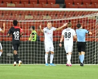 Beşiktaş Gazişehire mağlup oldu, taraftar isyan etti! Artık bardak doldu