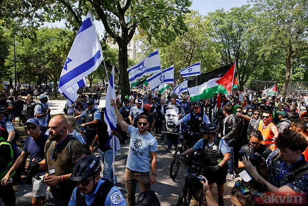 Kamala Harris'in adaylığını ilan edeceği Demokrat Parti Kongresi'nde yüzlerce Filistin destekçisi protesto düzenledi - 18