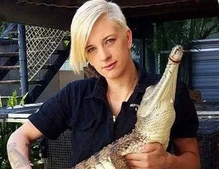 Bu aile yılanları elleriyle avlıyor