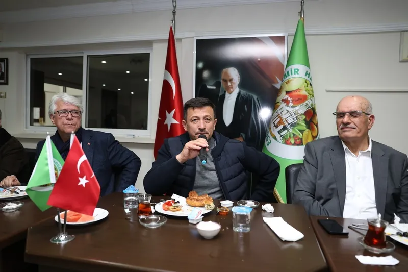 Son dakika: Cumhur İttifakı'nın İzmir adayı Hamza Dağ esnafla sahur yaptı: En geç bir sene içinde en iyi hale getireceğiz-3