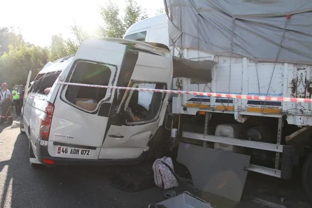 Elazığ’da düğün yolunda katliam gibi kaza: 3 ölü ve çok sayıda yaralı var-5