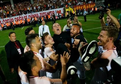 Galatasaray 21. kez Türkiye’nin en büyüğü oldu. İşte yurt çapında  şampiyonluk kutlamaları