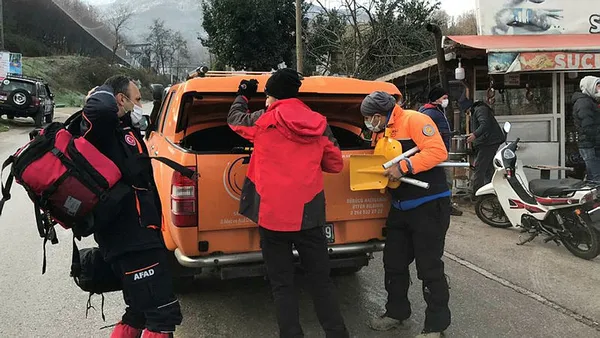 100-kisi-kartepede-kaybolan-doktor-ugur-tolunu-3-gun-de-bulamadi-1610822754218.jpg 100 kişi, Kartepe'de kaybolan Doktor Uğur Tolun’u, 3. gün de bulamadı-2