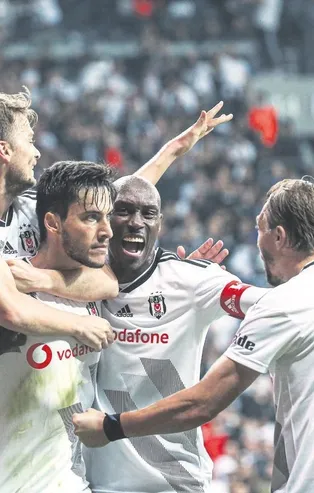 Bir ayda siyahtan beyaza! Ligde 4 hafta öncesi 16. olan Beşiktaş’a 1 ayda sihirli bir el değdi
