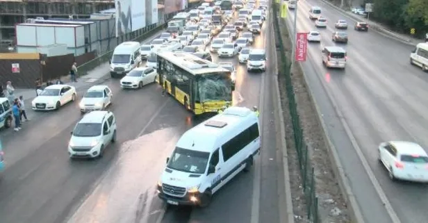 İETT otobüsü ve minibüs çarpıştı: Trafik felç oldu
