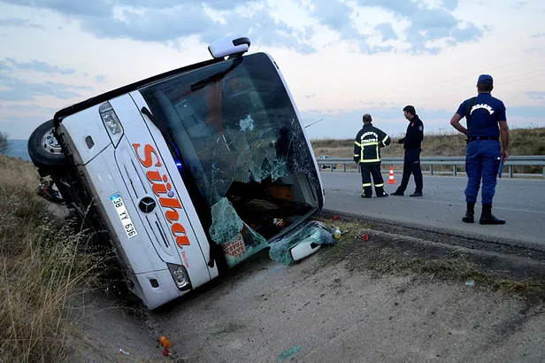 Son dakika: Amasya'da feci kaza! Yolcu otobüsü devrildi-1
