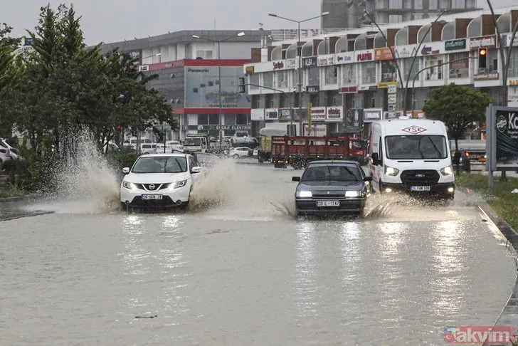 Ankara’da yağış! Caddeler sokaklar göle döndü