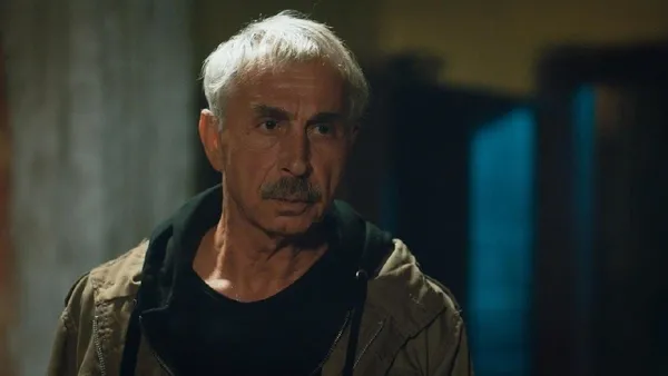 son-dakika-riza-akindan-kotu-haber-unlu-oyuncu-beyin-kanamasi-gecirdi-kalp-yarasinin-huseyiniydi-1667335951478.jpg Son Dakika: Rıza Akın’dan kötü haber! Ünlü oyuncu beyin kanaması geçirdi! Kalp Yarası’nın Hüseyin'iydi...-5