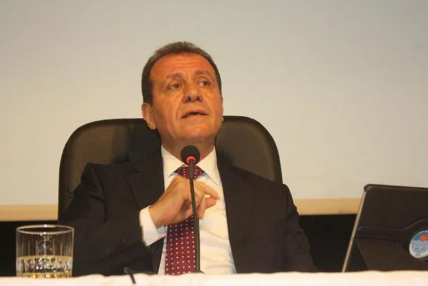 CHP'li belediye işten atamadığı kadın personeli süpürgeli temizliğe gönderdi!-2