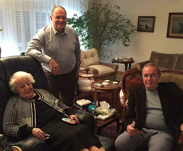 tbmm-baskani-mustafa-sentop-ve-ak-partiden-annesi-vefat-eden-chp-sozcusu-faik-oztraka-taziye-1659107418371.jpeg TBMM Başkanı Mustafa Şentop ve AK Parti'den annesi vefat eden CHP sözcüsü Faik Öztrak'a taziye-2