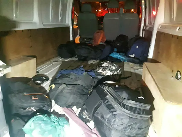 Polisi görünce çil yavrusu gibi dağıldılar-2