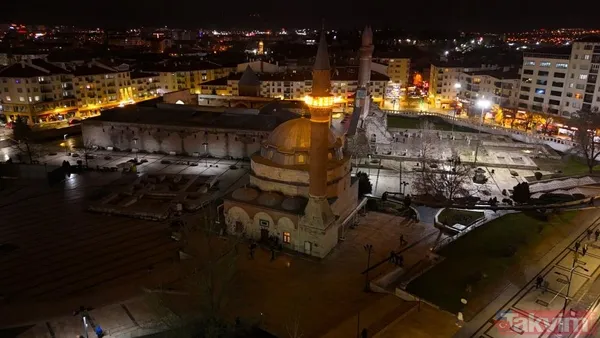 Ramazan ayının ilk teravih namazı kılındı: Vatandaşlar camilere akın etti - 10