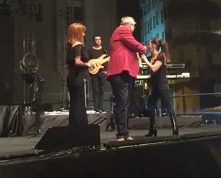 CHP’liye kızdı sahneyi terk etti