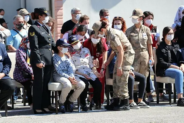 Giresun’daki selde şehit olan Erdem Çıtır'ın oğlu babasını asker selamı ile uğurladı-5