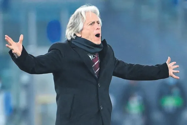 fenerbahce-yonetimi-yasanan-hoca-krizine-bu-hafta-son-vermek-icin-kollari-sivadi-1641156940195.jpeg Fenerbahçe yönetimi yaşanan hoca krizine bu hafta son vermek için kolları sıvadı-2