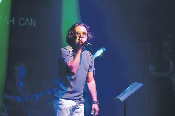 mikanosta-20-bin-euroya-ev-tutmuslardi-serenay-sarikaya-ile-umut-evirgen-tatilcilere-fena-yakalandi-1657480567923.jpeg Mikanos'ta 20 bin Euro'ya ev tutmuşlardı! Serenay Sarıkaya ile Umut Evirgen tatilcilere fena yakalandı-17