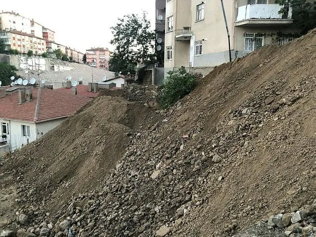 Ankara Çankaya'da temel kazısında istinat duvarı çöktü: 5 bina çökme riskine karşı boşaltıldı-7