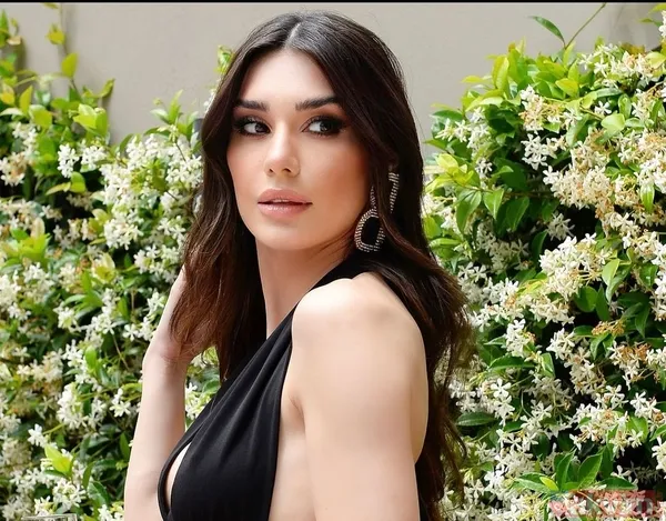 33'lük Burcu Kıratlı süper minisiyle öyle pozlar paylaştı ki! “Sinan Akçıl sen ne kaybetmişsin be abi” İlk yorum Demet Akalın’dan... - 24