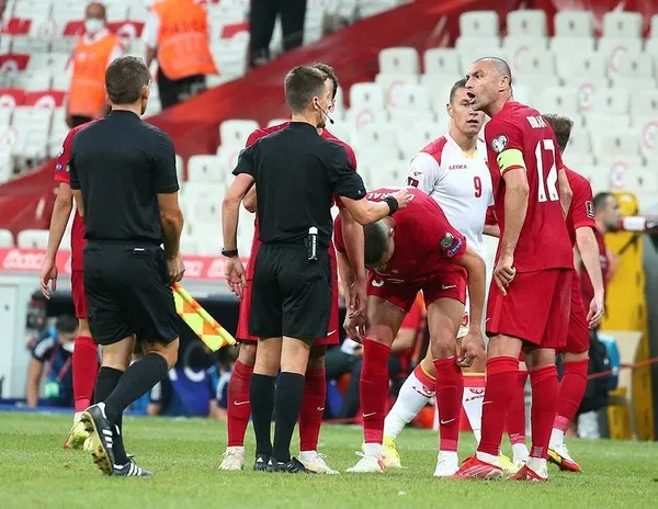 ‘Bizim Çocuklar’ büyük bir düşüşte! Ay-Yıldızlılar 5 maçtır galibiyet yüzü göremiyor-4