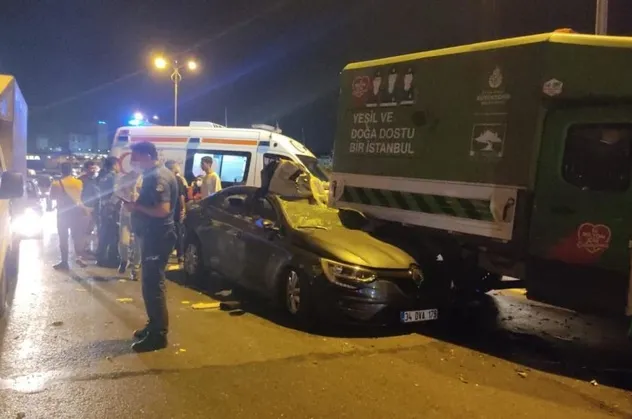 Son dakika: Bayrampaşa'da zincirleme trafik kazası: 6 yaralı