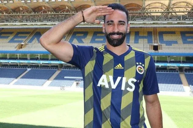 Fransızları çıldırtacak hamle! Fenerbahçeli Adil Rami'den asker selamı