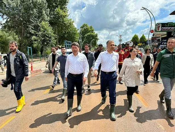 Karadeniz sele teslim oldu: Dereler taştı, yollar göle döndü, evleri su bastı! Ankara-İstanbul yönü trafiğe kapalı... | Zonguldak, Bartın, Bolu son durum-3