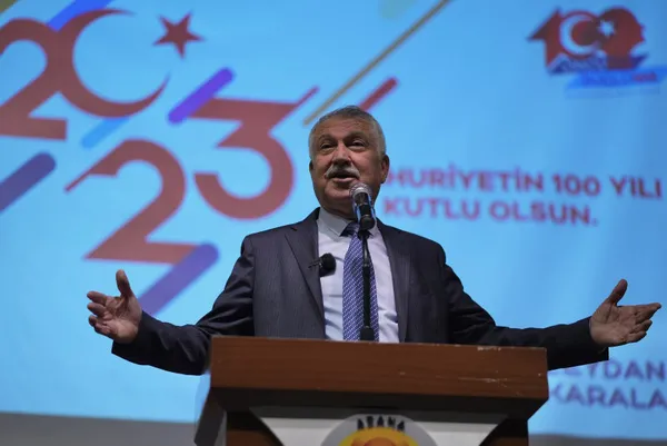 chpli-baskanlar-ne-hak-taniyor-ne-hukuk-zeydan-karalarin-isci-kiyimi-yeni-yilda-da-surdu-1672978239083.jpg CHP'li başkanlar ne hak tanıyor ne hukuk: Zeydan Karalar'ın işçi kıyımı yeni yılda da sürdü-5