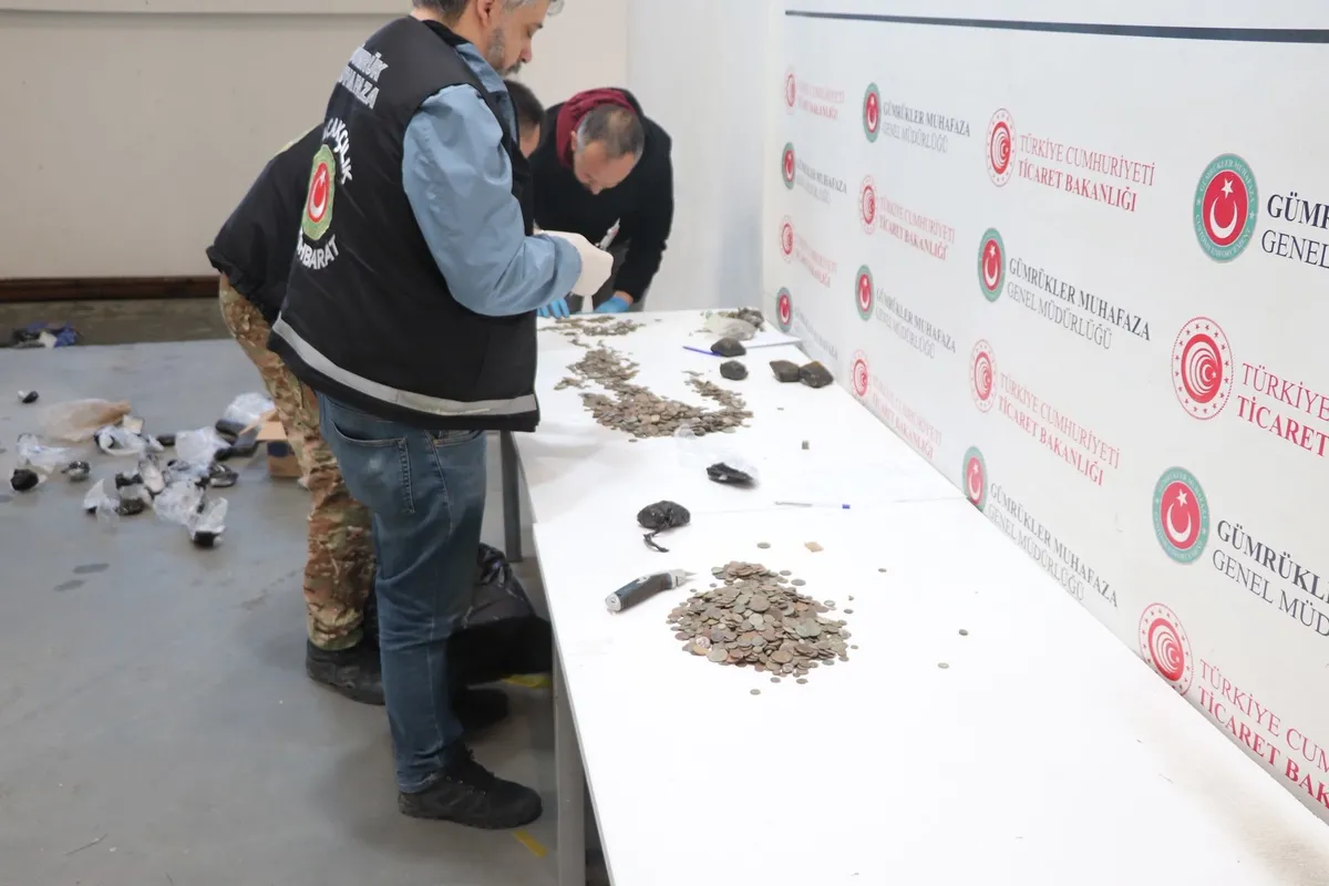 Yunanistan'a giden TIR'larda tarihi eser operasyonu! İpsala ve Kapıkule'de 7 bin 160 parça ele geçirildi-3