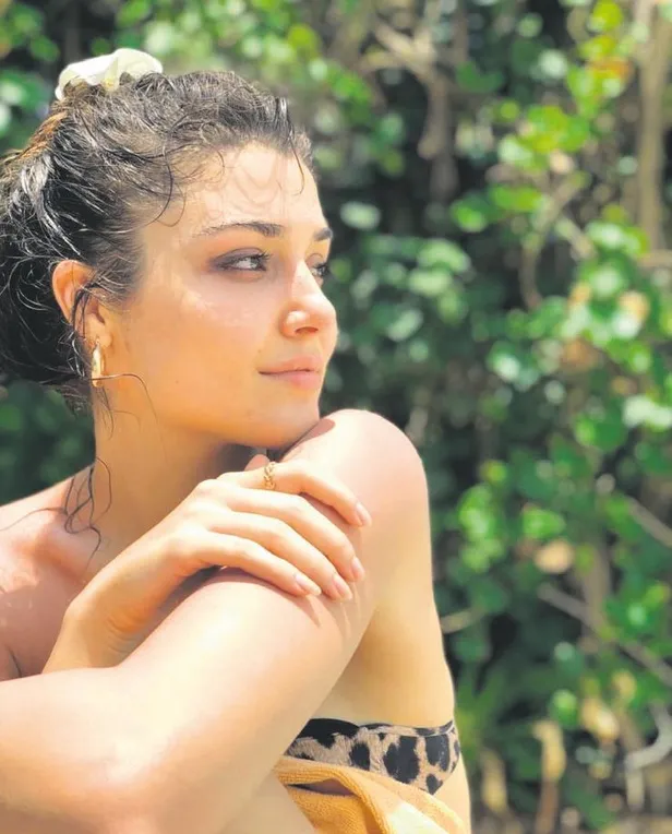 Ablası Gamze Erçel ve oyuncu Burcu Özberk ile Maldivler'e giden Hande Erçel'in huzurlu tatili sürüyor-1