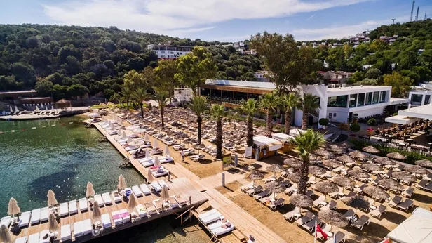 bodrumda-fiyatlarda-ipin-ucu-fena-kacti-195-tlye-lahmacun-derken-1300-liralik-hamburger-cikti-1653850336517.jpeg Bodrum'da fiyatlarda ipin ucu fena kaçtı! 195 TL'ye lahmacun derken 1300 liralık hamburger çıktı-11