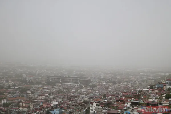 Türkiye'de toz bulutu kabusu etkisini gösterdi! Göz gözü görmedi araçlar çamura bulandı! Kritik uyarı: Maskesiz çıkmayın - 14