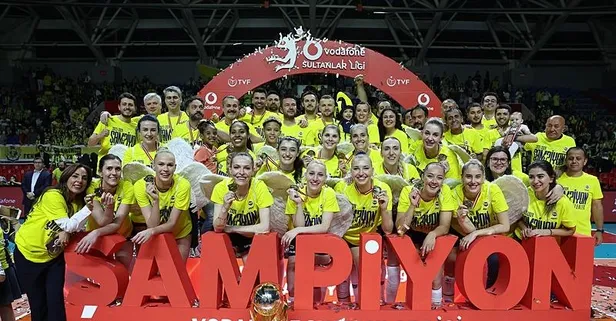 Eczacıbaşı Dynavit'i 3-0 yenen Fenerbahçe Opet, Voleybol Vodafone Sultanlar Ligi şampiyonu oldu