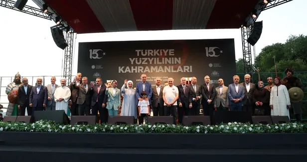baskan-recep-tayyip-erdoganin-esi-emine-erdogandan-15-temmuz-paylasimi-gogsu-iman-dolu-bir-milletin-demokrasi-1689447053890.jpeg Başkan Recep Tayyip Erdoğan'ın eşi Emine Erdoğan'dan 15 Temmuz paylaşımı: Göğsü iman dolu bir milletin demokrasi zaferidir-3