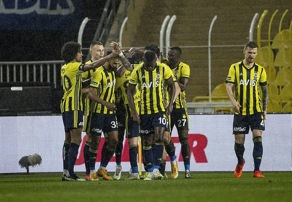 1612261750546.jpg Galatasaray ligin zirvesine oturdu! Dikkat çeken yükseliş...-3