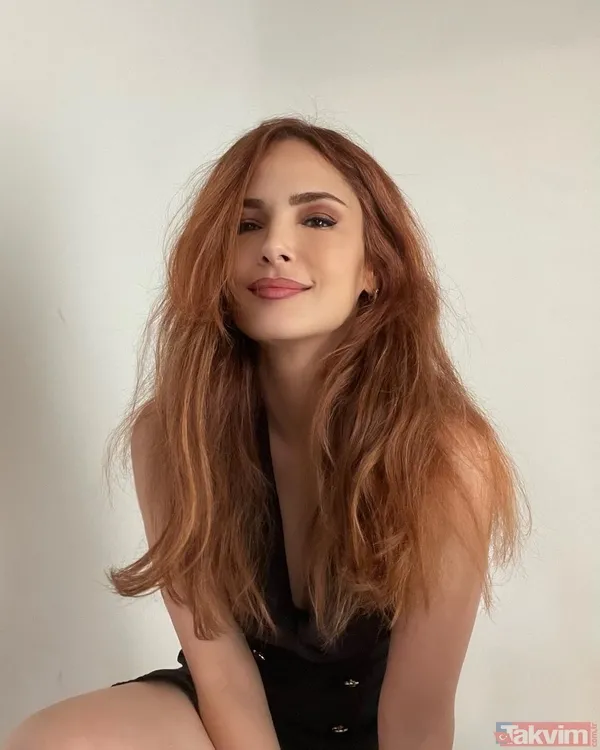 Mine Tugay havada bacak bacak üstüne attı! Siyah elbisesiyle verdiği o poz sosyal medyayı ikiye böldü! “Bile bile mi gösteriyor” - 11