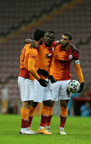 Galatasaray'da beklenmedik ayrılık! Yıldız isim gemileri yaktı