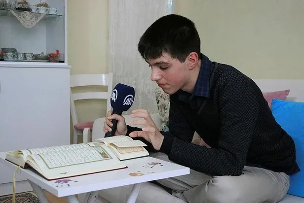 Kur'an'ı ezbere okuyan otizmli Ozan Memiş hafız oldu-3
