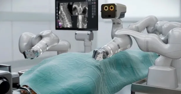 Dünyanın ilk cerrahi insansı robotu sahnede! Hem sporcu hem dansçı