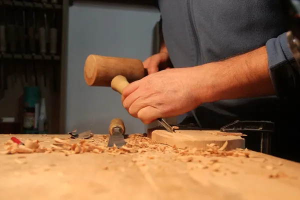 turkiyede-sayili-ustalardan-igneyle-ahsabi-oyup-sekil-veriyor-teknolojik-alet-kullanmiyor-1644225525697.jpg Türkiye'de sayılı ustalardan! İğneyle ahşabı oyup şekil veriyor: Teknolojik alet kullanmıyor-3