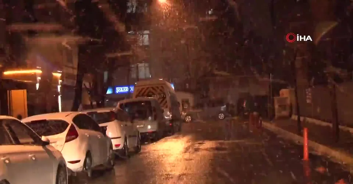 İstanbul'da kar; kent beyaza büründü