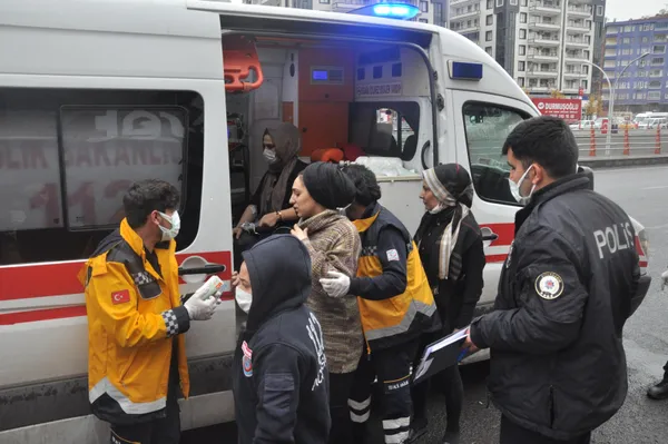 diyarbakirda-2-katli-gelinlik-magazasinda-yangin-cikti-biri-hamile-7-kadin-dumandan-etkilendi-1607941307123.jpg Diyarbakır'da 2 katlı gelinlik mağazasında yangın çıktı: Biri hamile 7 kadın dumandan etkilendi-3
