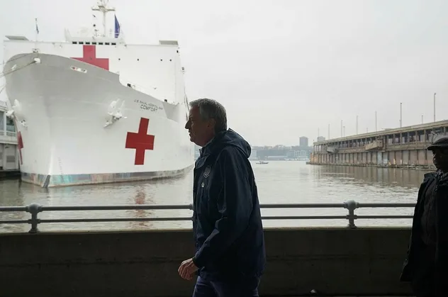 ABD'de sağlık sistemi çöktü: Koronayla mücadele için New York şehrine gönderilen USNS Comfort'ta sadece 20 hasta tedavi ediliyor!